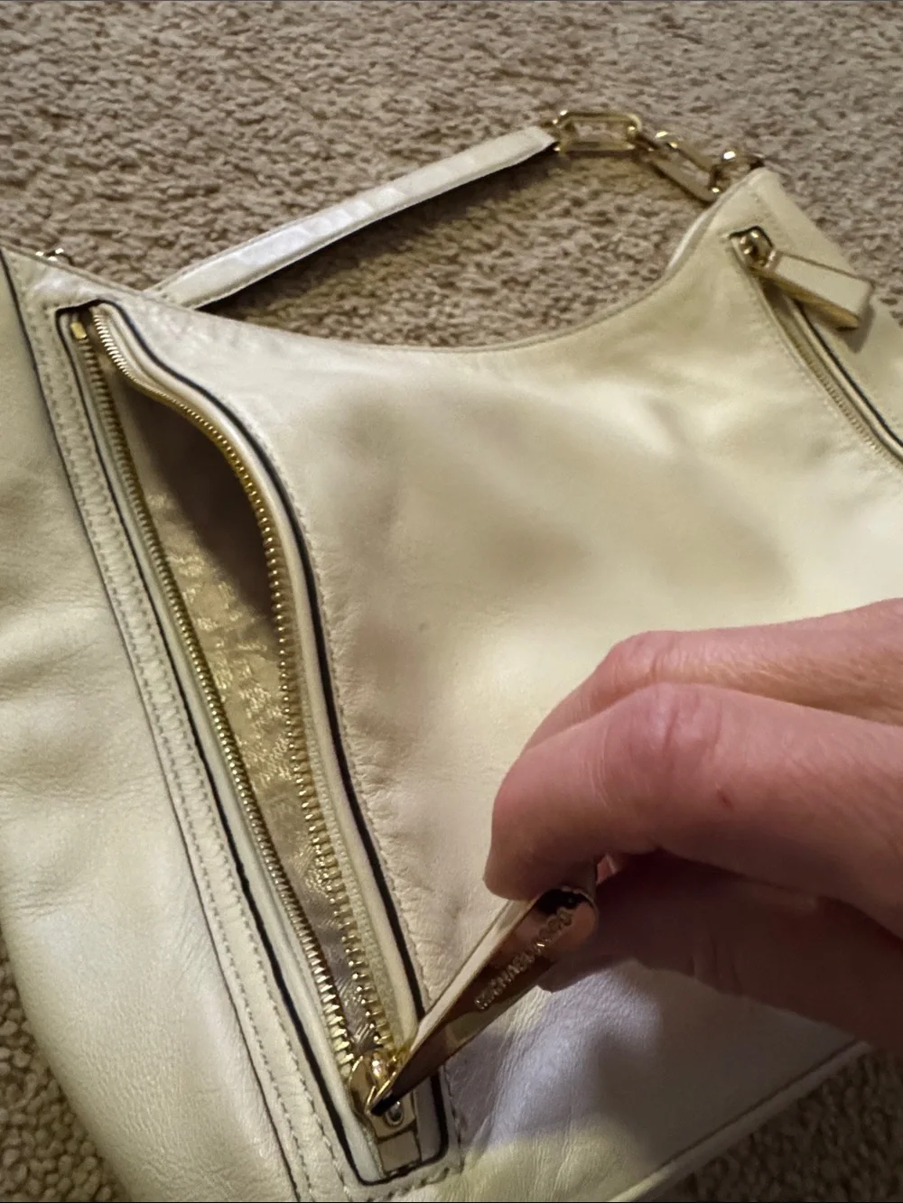 Michael Kors Cream Leather Shoulder Bag with Gold Hardware - Picture 16 of 16